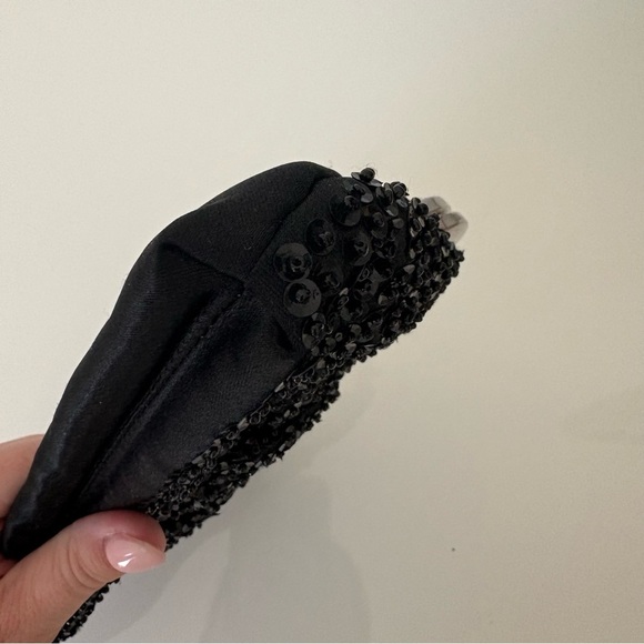 Black and Silver Vintage Evening Clutch with Chain Strap - Picture 7 of 8